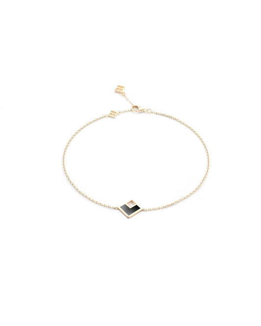 14 ayar altından yapılmış, iki tarafı oniks emaye elemanlarıyla süslenmiş Cardia bileziği