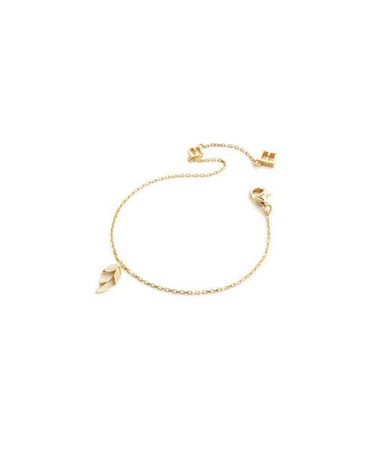 14 ayar altından yapılmış, iki tarafı sedef emaye unsurlarla süslenmiş Fiolia bileziği