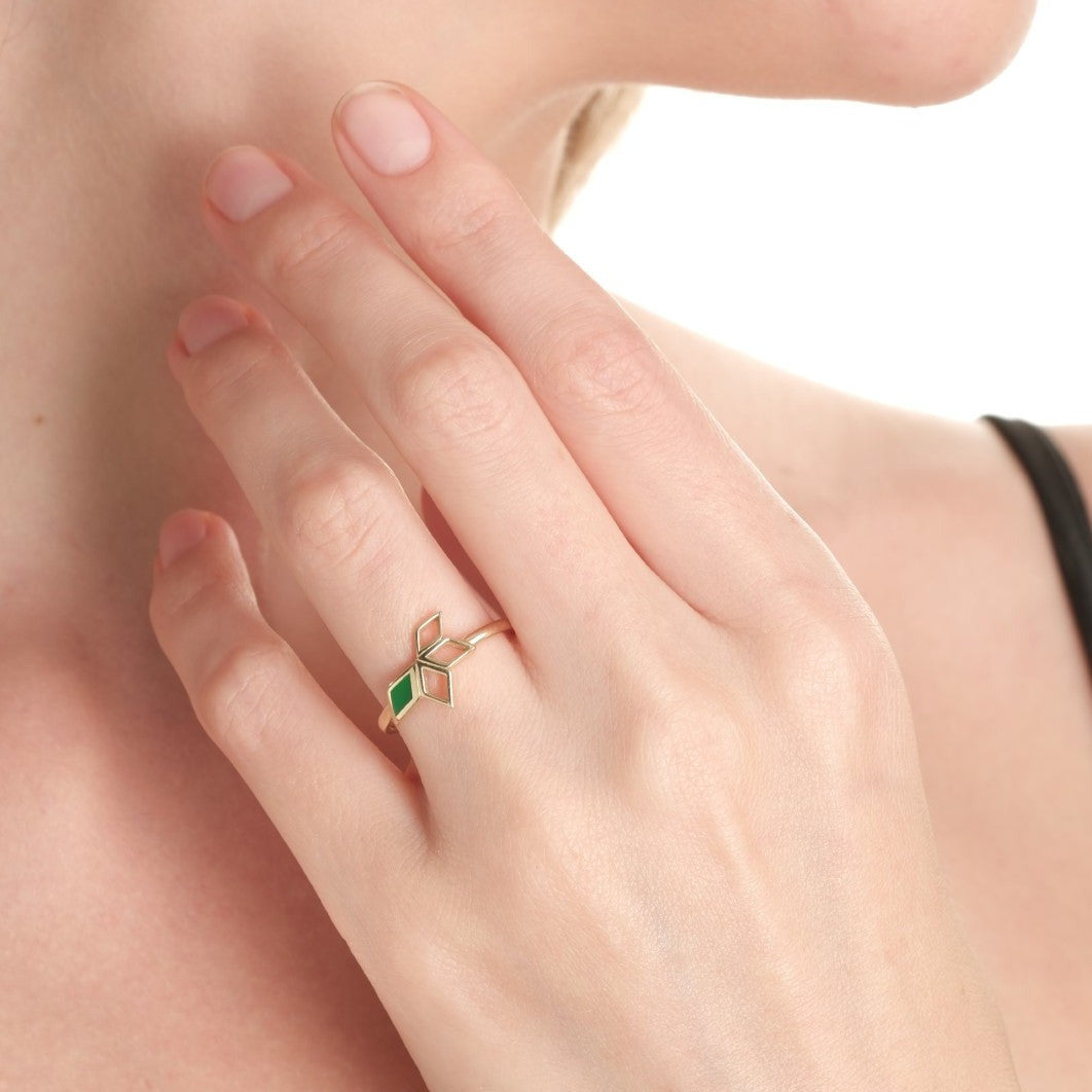 STELLA ring in 14 k gold set with Malachite enamel element