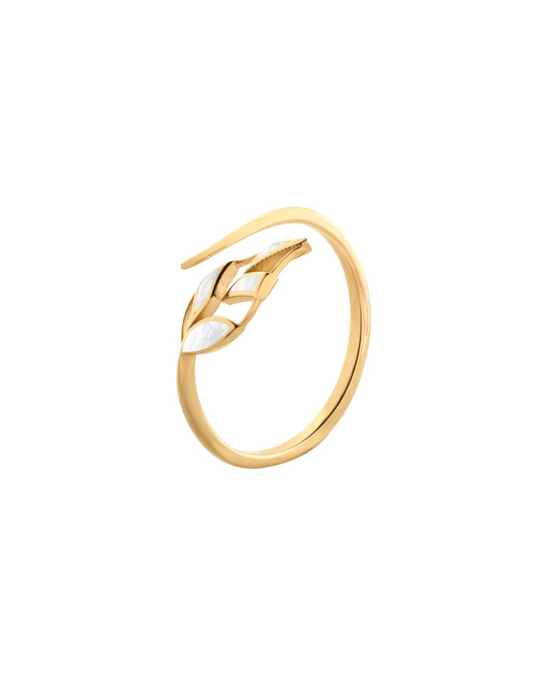 Fiolia ring in 14 k gold set with mother-of-pearl enamel element